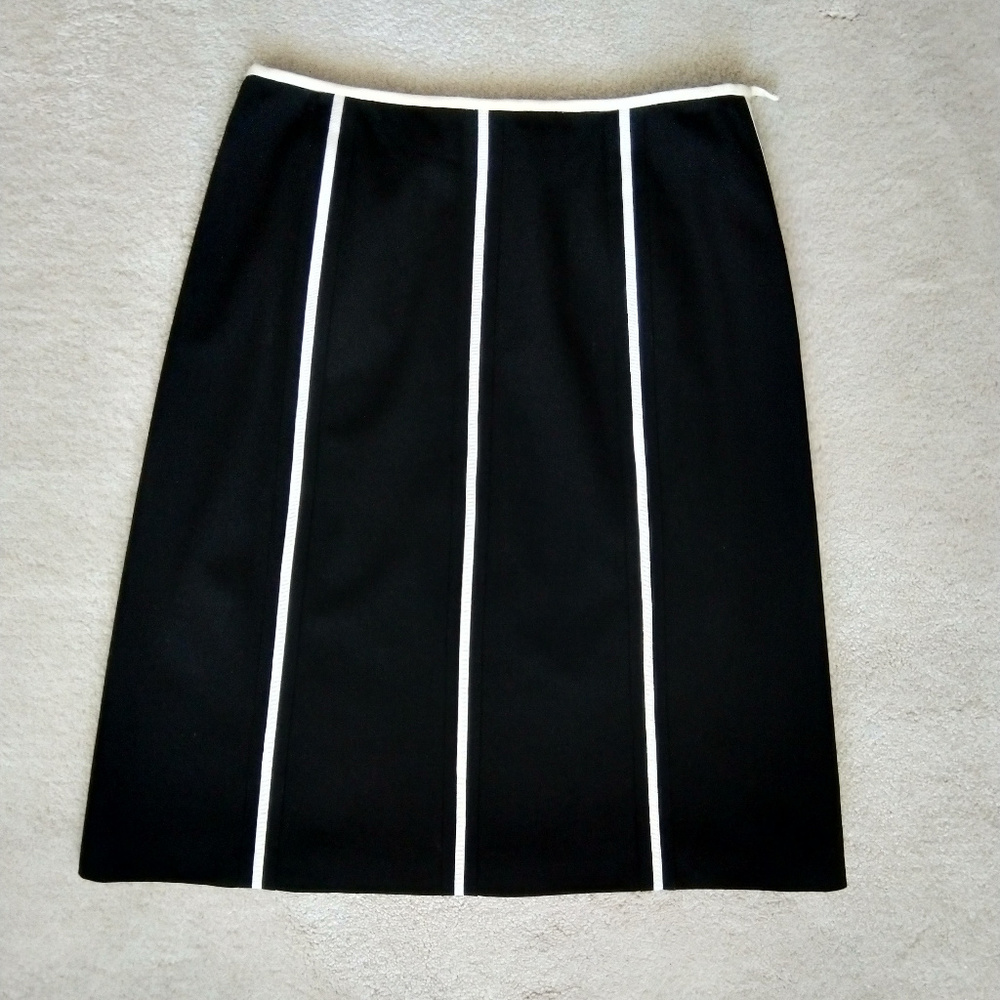 ANN TAYLOR black skirt with cream trims 2P